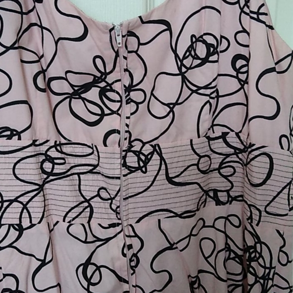 Fun loving pink & black dress. - Picture 4 of 4